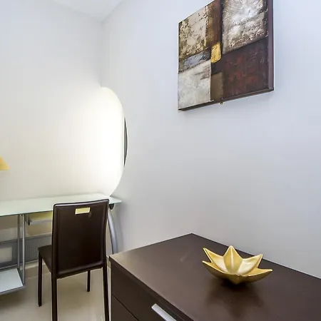Modern 3 Bedroom Apartment, Sliema. Theoria Travel Appartamento