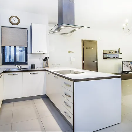 Modern 3 Bedroom Apartment, Sliema. Theoria Travel Sliema