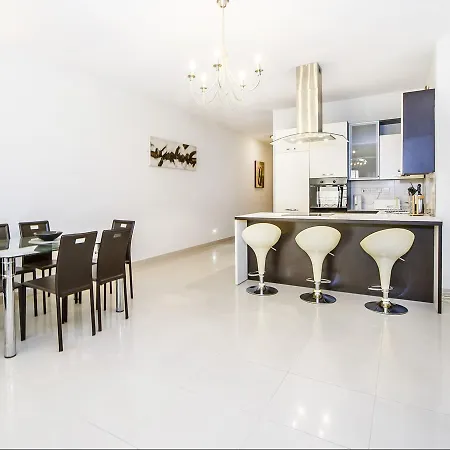 Modern 3 Bedroom Apartment, Sliema. Theoria Travel Apartment *